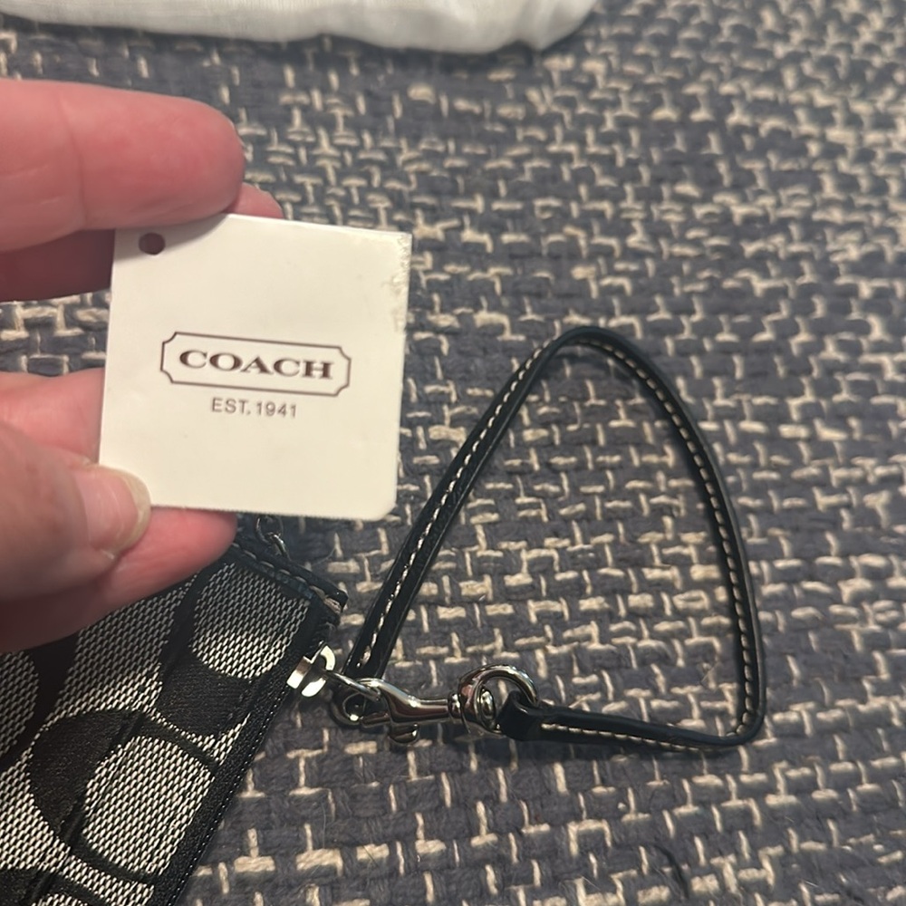 Coach Signature Wristlet NWT - Picture 4 of 8